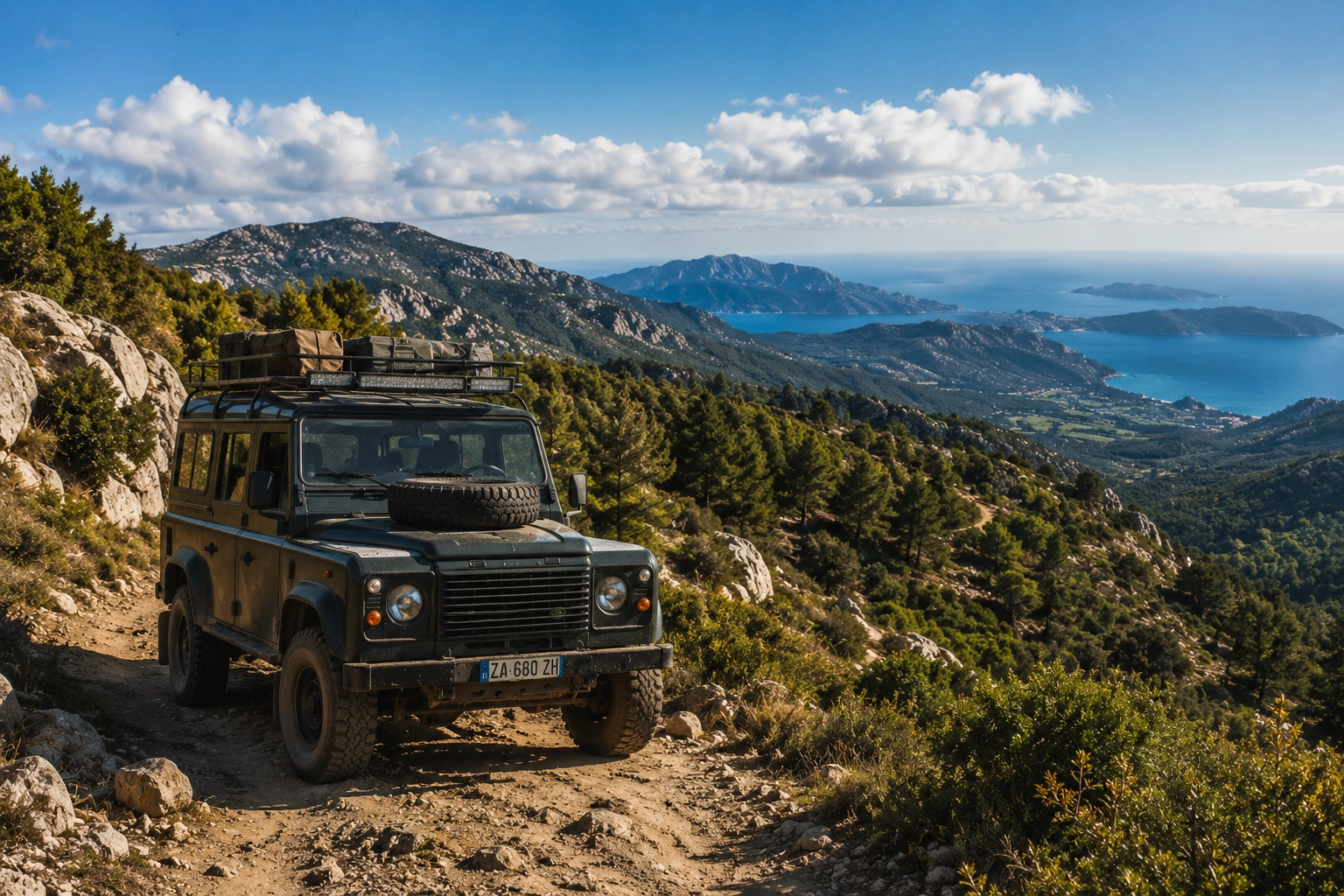 Percorsi esclusivi tra montagne, foreste e panorami autentici della Sardegna.