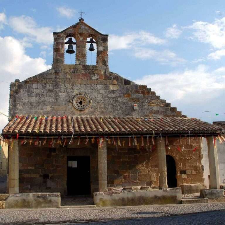 escursione-ambientale-culturale-centro-storico-sanluri-chiesa-san-lorenzo-sardegna